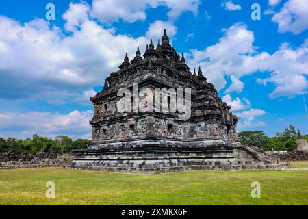 Plaosan Tempel in Yogyakarta, unter dem klaren und klaren blauen Himmel Stockfoto