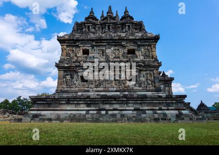 Plaosan Tempel in Yogyakarta, unter dem klaren und klaren blauen Himmel Stockfoto