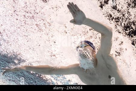 Paris, Frankreich. Juli 2024. Leon Marchand von Frankreich tritt am 28. Juli 2024 beim 400-m-Einzelmedley-Finale der Männer bei den Olympischen Spielen 2024 in Paris an. Quelle: Xia Yifang/Xinhua/Alamy Live News Stockfoto