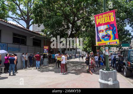 Caracas, Miranda, Venezuela. Juli 2024. Tag der Präsidentschaftswahl in Venezuela, an dem der derzeitige Präsident Nicolas Maduro und der Oppositionskandidat Edmundo Gonzalez Urrutia (Credit Image: © Jimmy Villalta/ZUMA Press Wire) NUR REDAKTIONELLE VERWENDUNG FINDET! Nicht für kommerzielle ZWECKE! Stockfoto