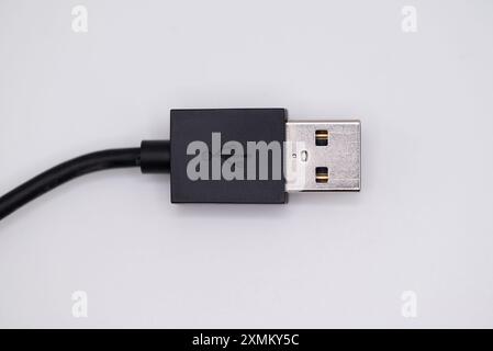 USB-Kabel Typ A Nahaufnahme auf weißem Hintergrund Stockfoto