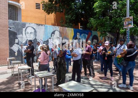 Caracas, Miranda, Venezuela. Juli 2024. Tag der Präsidentschaftswahl in Venezuela, an dem der derzeitige Präsident Nicolas Maduro und der Oppositionskandidat Edmundo Gonzalez Urrutia (Credit Image: © Jimmy Villalta/ZUMA Press Wire) NUR REDAKTIONELLE VERWENDUNG FINDET! Nicht für kommerzielle ZWECKE! Stockfoto