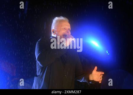 46.CSD Berlin STOLZ Herbert Groenemeyer Herbert Groenemeyer, Musiker, Songwriter, Sänger bei der 46. CSD Parade, BERLIN PRIDE in Berlin am Brandenburger in Berlin, am 27.07.2024 *** 46 CSD Berlin PRIDE Herbert Groenemeyer Herbert Groenemeyer, Musiker, Songwriter, Sänger bei der CSD Parade 46, BERLIN PRIDE in Berlin beim Brandenburger in Berlin, am 27 07 2024 Photopress Müller Stockfoto