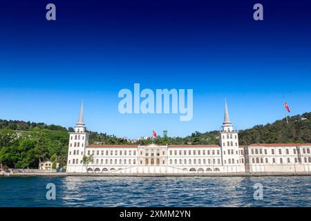 Bild der kuleli askeri lisesi in istanbul, Türkei. Die Kuleli Military High School war die älteste Militär-Highschool in der Türkei und befindet sich in Cengelk Stockfoto