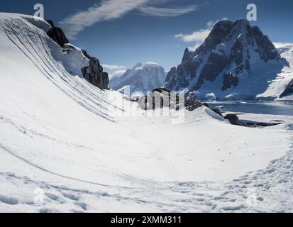 MT Scott, Graham Land, gegenüber der Penola Straße von Petermann Island, Wilhelm Archipel, Antarktis Stockfoto