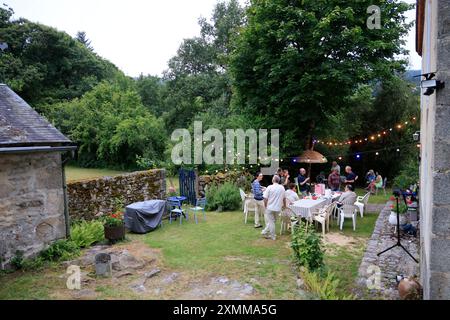 Weiler und Habitat aus Granit auf Granituntergrund auf dem Land des Departements Creuse in der Region Limousin in in Zentralfrankreich. Creuse, L Stockfoto