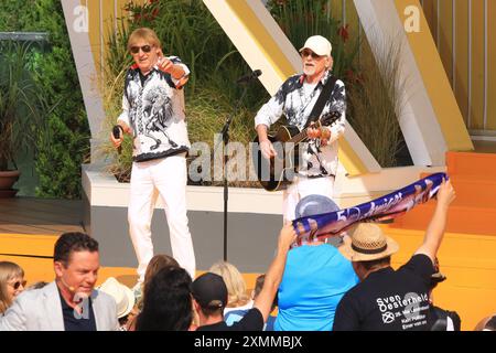 Fernsehshow immer wieder Sonntags Folge 7 Rust bei Freiburg , 28.07.2024 die Amigos bei der Livesendung immer wieder Sonntags im Europa-Park Rust Rulantica Foto: Matthias Gränzdörfer Baden-Württemberg *** TV-Show immer wieder Sonntags Episode 7 Rust bei Freiburg , 28 07 2024 die Amigos bei der Live-Show immer wieder Sonntags im Europa Park Rust Rulantica Foto Matthias Gränzdörfer Baden Württemberg Copyright: xMatthiasxGränzdörferx Stockfoto