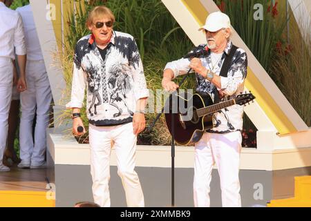 Fernsehshow immer wieder Sonntags Folge 7 Rust bei Freiburg , 28.07.2024 die Amigos bei der Livesendung immer wieder Sonntags im Europa-Park Rust Rulantica Foto: Matthias Gränzdörfer Baden-Württemberg *** TV-Show immer wieder Sonntags Episode 7 Rust bei Freiburg , 28 07 2024 die Amigos bei der Live-Show immer wieder Sonntags im Europa Park Rust Rulantica Foto Matthias Gränzdörfer Baden Württemberg Copyright: xMatthiasxGränzdörferx Stockfoto