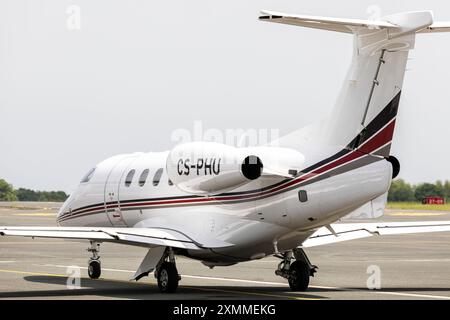 NETJETS Embraer Phenom 300 am Flughafen Biarritz, Frankreich. Stockfoto