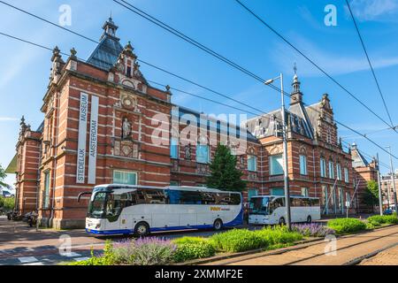 13. Juni 2024: Stedelijk Museum Amsterdam, Stadtmuseum Amsterdam, ein Museum für moderne Kunst, zeitgenössische Kunst und Design aus dem frühen 20. Jahrhundert Stockfoto