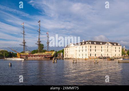 15. Juni 2024: Das Maritime Museum, Het Scheepvaartmuseum, ein maritimes Museum in Amsterdam, Niederlande, widmet sich der maritimen Geschichte und enthält Stockfoto