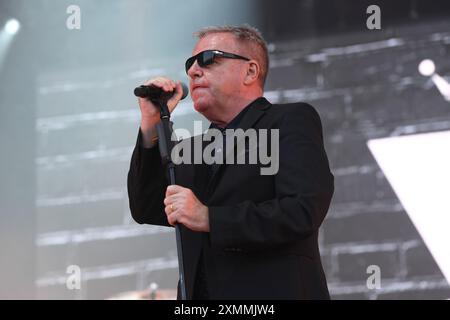 UK. Juli 2024. LONDON, ENGLAND - 28. JULI: Suggs of „Madness“ tritt am 28. Juli 2024 auf dem Uptown Festival in Blackheath Common in London auf. CAP/MAR © MAR/Capital Pictures Credit: Capital Pictures/Alamy Live News Stockfoto