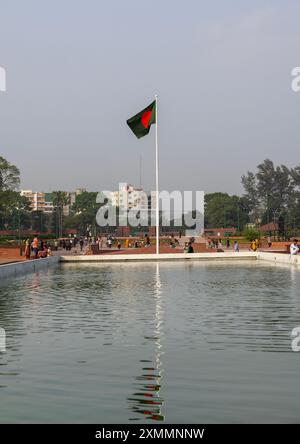 Flagge am Jatiyo Sriti Shoudho National Martyrs Memorial, Dhaka Division, Savar, Bangladesch Stockfoto