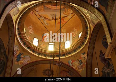 Innenansicht der Auferstehungskathedrale in der albanischen Stadt Korca Stockfoto