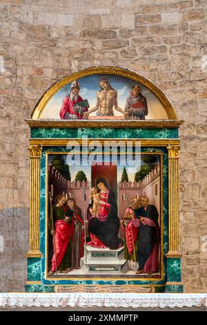 Altaraufsatz von Bartolomeo Vivarini in der Basilika San Nicola di Bari, Bari, Italien Stockfoto