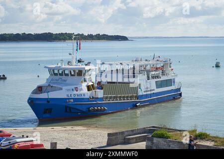 AIX ISLAND, CHARENTE MARITIME, FRANKREICH - 13. JULI 2024: Fähre Ile d'aix II. Dieses Boot bietet eine maritime Verbindung zwischen Fouras und Aix Island auf J Stockfoto