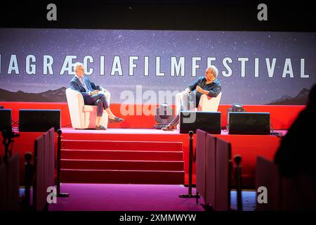 Area porto Catanzaro, Catanzaro, Italien, 28. Juli 2024, Michel Platini unterhält sich mit Federico Buffa beim Magna Grecia Film Festival während Michel Plati Stockfoto