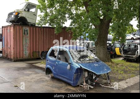 DEUTSCHLAND, Norderstedt, Kiesow Autorecycling und Schrott für Altfahrzeuge / DEUTSCHLAND, Norderstedt bei Hamburg, KIESOW Autorecycling + Autoteile GmbH, Autoverwertung und Recycling Stockfoto