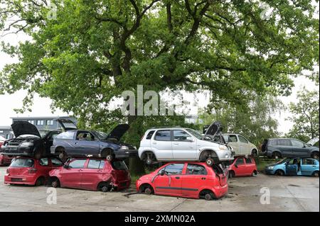 DEUTSCHLAND, Norderstedt, Kiesow Autorecycling und Schrott für Altfahrzeuge / DEUTSCHLAND, Norderstedt bei Hamburg, KIESOW Autorecycling + Autoteile GmbH, Autoverwertung und Recycling Stockfoto