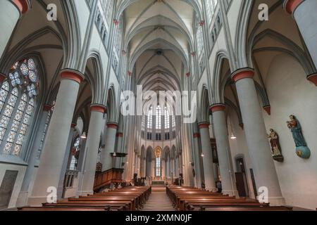 Der Altenberger Dom ist die ehemalige Klosterkirche der seit 1133 von den Zisterziensern errichteten Abtei Altenberg. Bis 1511 war das Gotteshaus auch Grablege der Grafen und Herzöge von Berg sowie der Herzöge von Jülich-Berg. *** Der Altenberger Dom ist die ehemalige Klosterkirche des Klosters Altenberg, die 1133 von den Zisterziensern erbaut wurde. Bis 1511 war die Kirche auch Begräbnisstätte der Grafen und Herzöge von Berg und der Herzöge von Jülich-Berg. Nordrhein-Westfalen Deutschland, Deutschland GMS16650 Stockfoto