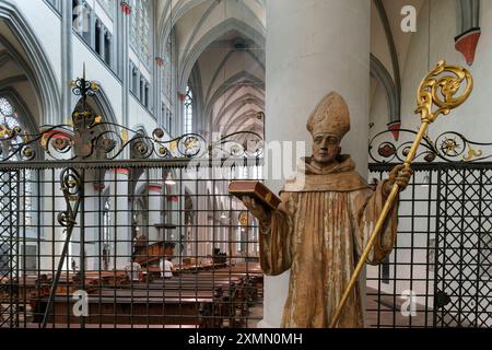 Der Altenberger Dom ist die ehemalige Klosterkirche der seit 1133 von den Zisterziensern errichteten Abtei Altenberg. Bis 1511 war das Gotteshaus auch Grablege der Grafen und Herzöge von Berg sowie der Herzöge von Jülich-Berg. *** Der Altenberger Dom ist die ehemalige Klosterkirche des Klosters Altenberg, die 1133 von den Zisterziensern erbaut wurde. Bis 1511 war die Kirche auch Begräbnisstätte der Grafen und Herzöge von Berg und der Herzöge von Jülich-Berg. Nordrhein-Westfalen Deutschland, Deutschland GMS16653 Stockfoto