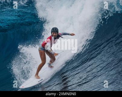 Tahiti, Französisch-Polynesien. Juli 2024. Matsuda Shino aus Japan tritt am 28. Juli 2024 bei den Olympischen Spielen 2024 in Teahupo'o, Tahiti, in Französisch-Polynesien an. Quelle: Ma Ping/Xinhua/Alamy Live News Stockfoto