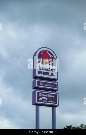 Taco Bell, Taco Bell Schild, Taco Bell Logo, Schild, Schilder, Logo, mexikanische Lebensmittelverkaufsstelle, Tex-Mex, Tex-Mex Food, Cleethorpes, Lincolnshire, Großbritannien, England, Essen Stockfoto