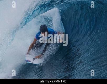 Tahiti, Französisch-Polynesien. Juli 2024. Molly Picklum aus Australien tritt am 28. Juli 2024 bei den Olympischen Spielen 2024 in Teahupo'o, Tahiti, Französisch-Polynesien an. Quelle: Ma Ping/Xinhua/Alamy Live News Stockfoto