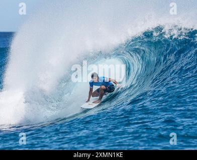 Tahiti, Französisch-Polynesien. Juli 2024. Rio Waida aus Indonesien tritt am 28. Juli 2024 bei den Olympischen Spielen 2024 in Teahupo'o, Tahiti, Französisch-Polynesien an. Quelle: Ma Ping/Xinhua/Alamy Live News Stockfoto