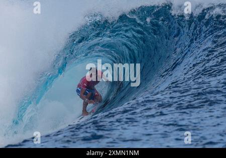 Tahiti, Französisch-Polynesien. Juli 2024. Kauli Vaast aus Frankreich tritt am 28. Juli 2024 bei den Olympischen Spielen 2024 in Teahupo'o, Tahiti, in Französisch-Polynesien an. Quelle: Ma Ping/Xinhua/Alamy Live News Stockfoto