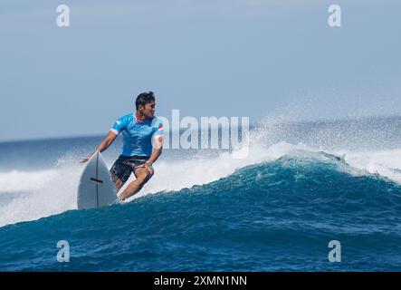 Tahiti, Französisch-Polynesien. Juli 2024. Rio Waida aus Indonesien tritt am 28. Juli 2024 bei den Olympischen Spielen 2024 in Teahupo'o, Tahiti, Französisch-Polynesien an. Quelle: Ma Ping/Xinhua/Alamy Live News Stockfoto