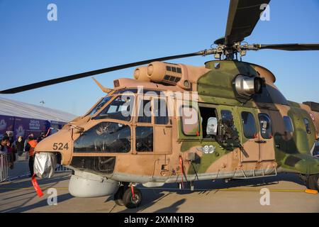 ISTANBUL, TURKIYE - 01. MAI 2023: Eurocopter der türkischen Luftwaffe AS 532UL Cougar (2524) auf dem Teknofest im Flughafen Istanbul Atatürk ausgestellt Stockfoto