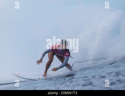 Tahiti, Französisch-Polynesien. Juli 2024. Matsuda Shino aus Japan tritt am 28. Juli 2024 bei den Olympischen Spielen 2024 in Teahupo'o, Tahiti, in Französisch-Polynesien an. Quelle: Ma Ping/Xinhua/Alamy Live News Stockfoto