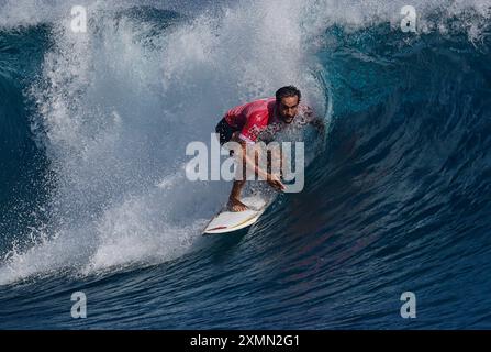 Tahiti, Französisch-Polynesien. Juli 2024. Ramzi Boukhiam aus Marokko tritt am 28. Juli 2024 in Teahupo'o, Tahiti, in Französisch-Polynesien bei den Olympischen Spielen 2024 an. Quelle: Ma Ping/Xinhua/Alamy Live News Stockfoto