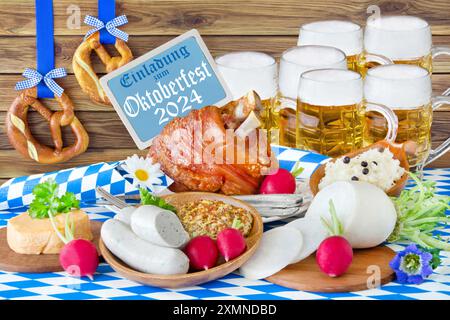 Einladung zum Oktoberfest in München 2024 Bier und traditionelle Küche in Bayern Stockfoto