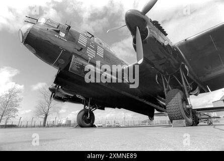 Lancaster Bomber Mk3 PA474 „City of Lincoln“, erbaut 1945, war es in R.A.F. Coningsby, Lincolnshire. Es war Teil des Battle of Britain Memorial Flight und dieses spezielle Flugzeug war und ist 2022 einer von nur zwei flugfähigen Lancastern, die auf der Welt am 28. April 1992 übrig geblieben sind Stockfoto