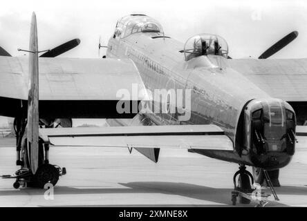 Lancaster Bomber Mk3 PA474 „City of Lincoln“, erbaut 1945, war es in R.A.F. Coningsby, Lincolnshire. Es war Teil des Battle of Britain Memorial Flight und dieses spezielle Flugzeug war und ist 2022 einer von nur zwei flugfähigen Lancastern, die auf der Welt am 28. April 1992 übrig geblieben sind Stockfoto