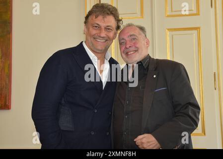 Jonas Kaufmann, Manfred Siebinger, Pressefotograf, Schießen, 2024, Salzburg, Manfred Siebinger *** Jonas Kaufmann, Manfred Siebinger, Pressefotograf, Schießen, 2024, Salzburg, Manfred Siebinger Stockfoto