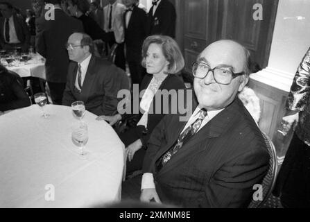 John Smith, Vorsitzender der Labour Party, mit Ehefrau Elizabeth in der Labour Party Conference in Brighton, 28. September 1993 Foto von Roger Bamber Stockfoto