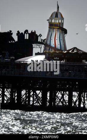 Bild von Roger Bamber: Der Helter Skelter am Brighton Palace Pier, auch bekannt als Brighton Pier. Stockfoto