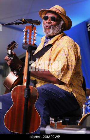 Newport, RI, 28. Juli 2024. Taj Mahal tritt beim Newport Folk Festival auf, auf der Harbor Bühne im Fort Adams Park. @ Veronica Bruno / Alamy Stockfoto