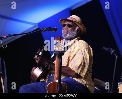 Newport, RI, 28. Juli 2024. Taj Mahal tritt beim Newport Folk Festival auf, auf der Harbor Bühne im Fort Adams Park. @ Veronica Bruno / Alamy Stockfoto