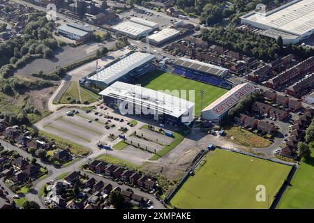 Aus der Vogelperspektive des Fußballplatzes Boundary Park von Oldham Athletic FC Stockfoto