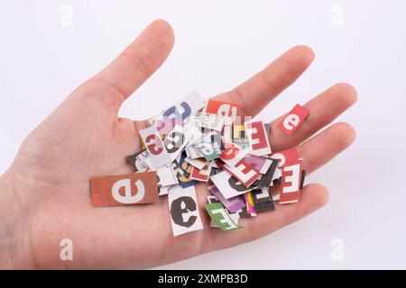 Zeitungstitel auf Seite gerissen Stockfoto