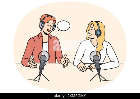 Radiosender sitzen mit Mikrofonen am Tisch und diskutieren über die neuesten Nachrichten, um einen Online-Podcast vorzubereiten. Mann und Frau arbeiten als Radiosprecher und erstellen Audioübertragungen im Tonstudio. Stock Vektor