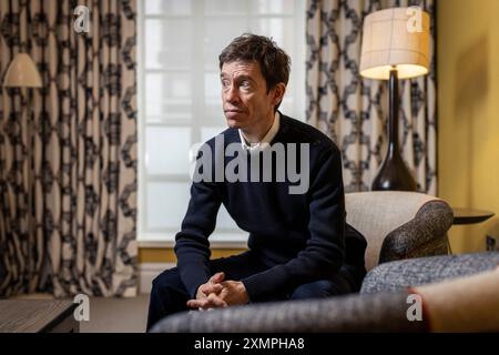 Rory Stewart, britischer Wissenschaftler, Fernsehsender, Schriftsteller und ehemaliger Diplomat und Politiker, fotografiert im Juli 2024 in London Stockfoto