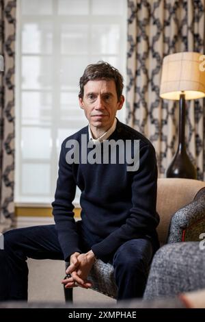 Rory Stewart, britischer Wissenschaftler, Fernsehsender, Schriftsteller und ehemaliger Diplomat und Politiker, fotografiert im Juli 2024 in London Stockfoto