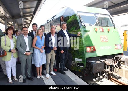 Maria Rita Zinnecker Vorsitzender Touristenverband Allgaeu Bayerisch Schwaben und Landraetin Klaus Holetschek MDL Fraktionsvorsitzener Klaus King Bügermeister Markt Oberstdorf Mechthilde Wittmann MDB Matthias Kurzeck Bundesverband VCD Thorsten Glauber Umweltminister Heiko Büttner, 29.07.2024 Hauptbahnhof Bayerns Umweltminister Thorsten Glauber enthuellt zusammen mit Ministerpraesident Dr. Markus Soeder und Heiko Büttner, Konzernbevollmaechtigter der DB für Bayern, die Natur-Lok Naturschutzgebiet Allgaeuer Hochalpen Muen Stockfoto