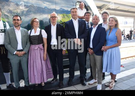 Klaus Holetschek MDL Fraktionsvorsitzender Dr Sabine Roedel Büergermeisterin Bad Hindelang Heiko Büttner, Konzernbevollmaechtigter Dr. Markus Soeder Ministerpraesident Klaus King Bügermeister Markt Oberstdorf Thorsten Glauber Umweltminister Matthias Kurzeck Bundesvorsitzender VCD Mechthilde Wittmann MDB München 29.07.2024 Hauptbahnhof Bayerns Umweltminister Thorsten Glauber enthuellt zusammen mit Ministerpraesident Dr. Markus Soeder, Heiko Buettner und Heiko Buettner, Heiko Buettner, Heiko Buettner, Heiko Buettner, Heiko Konzernbevollmaechtigter der DB für Bayern, die Natur-Lok Naturschutzgebiet Allgaeuer Hochalpen München *** Klaus Holetschek MDL Parlamentame Stockfoto