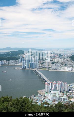 Landschaft der Namhang-Brücke in Busan Stockfoto